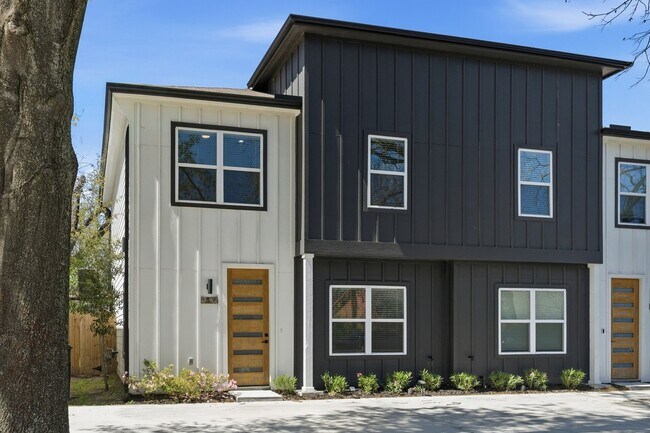 Building Photo - 8805 Parkway Dr