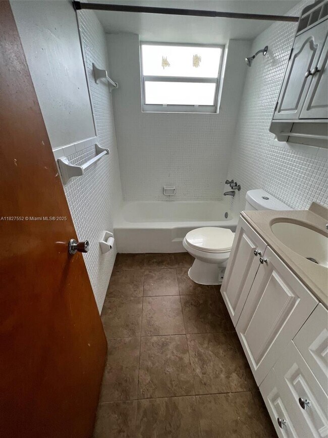 Building Photo - 4841 SW 45th Ave