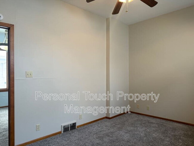 Building Photo - 57 N Terrace