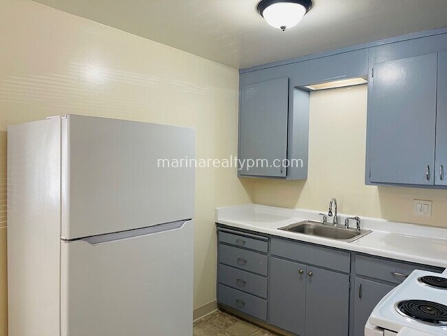 Building Photo - 1613 Valle Vista Ave