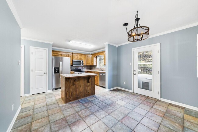 Building Photo - 20 Hillcrest Ln