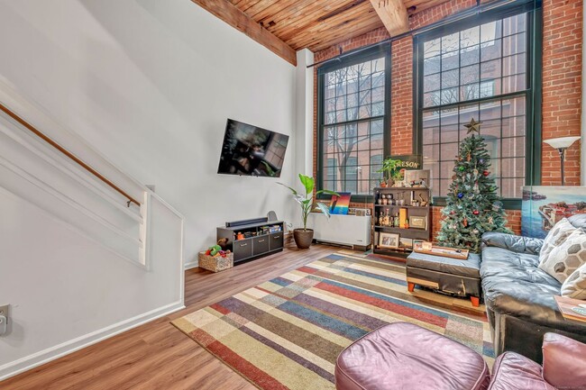 Building Photo - 25 Grand St