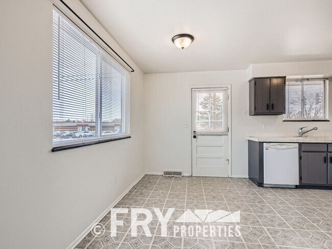 Building Photo - 3bed/1bath Half Duplex in Westminster
