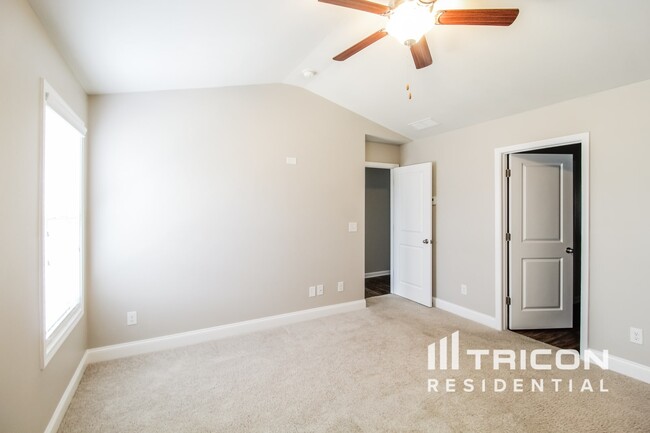 Building Photo - 489 Trickum Hill Dr