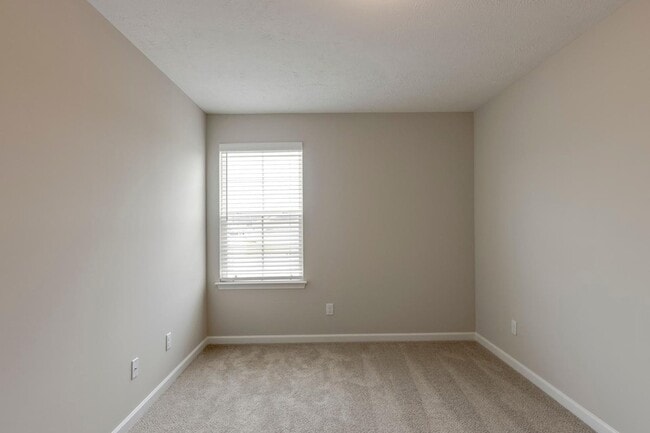 Building Photo - 4333 Doral Dr