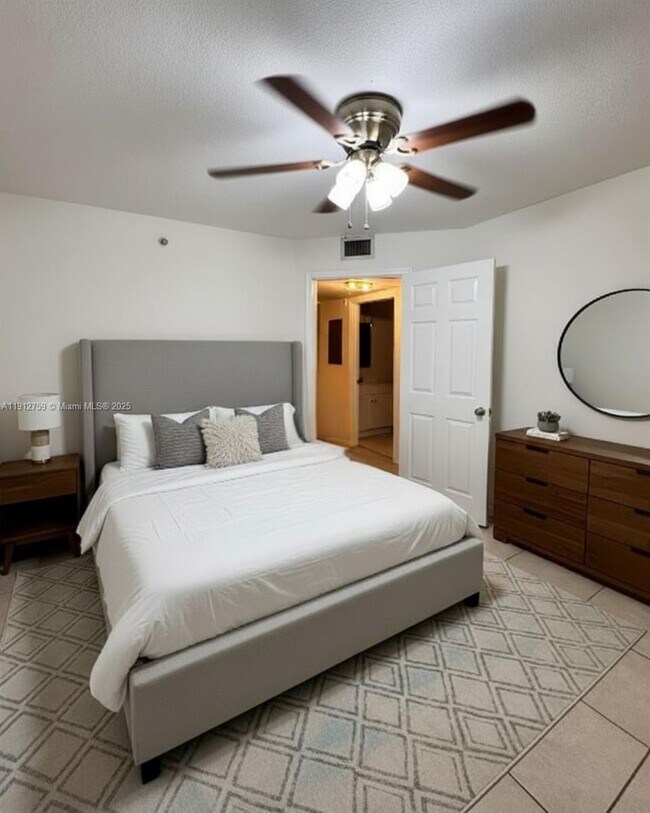 Building Photo - 2035 NW Flagler Terrace