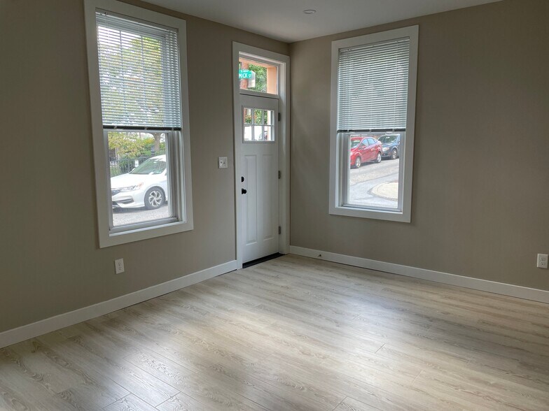 Building Photo - 145 Dupont St