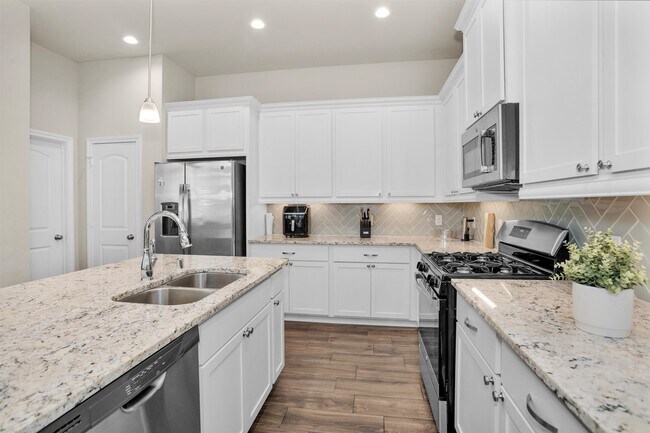 Building Photo - 28100 Rocky Heights Dr