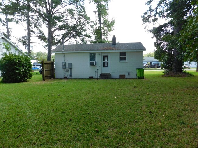 Building Photo - 2208 1/2 Spencer Avenue