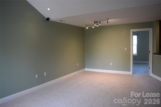 Building Photo - 6321 Park Creek Dr