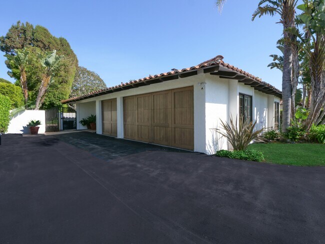 Building Photo - 1804 Paseo Del Mar