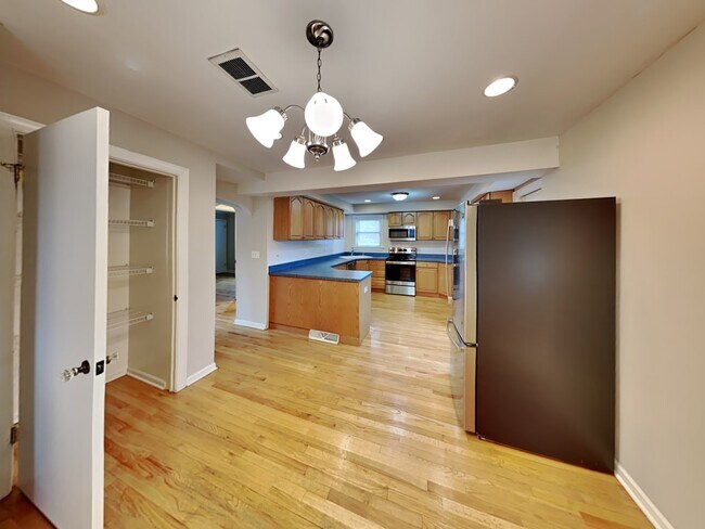 Building Photo - 2329 N 77th Ct