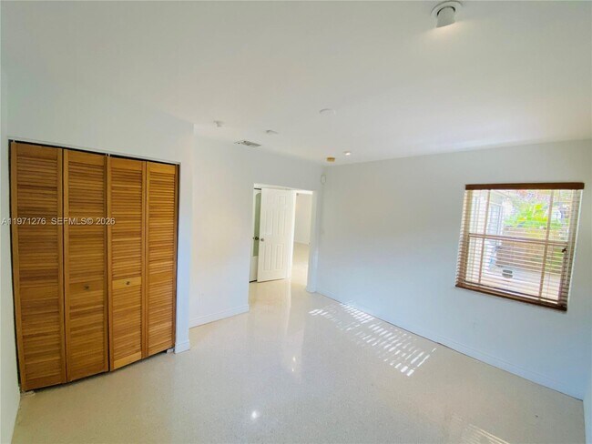 Building Photo - 8959 Dickens Ave