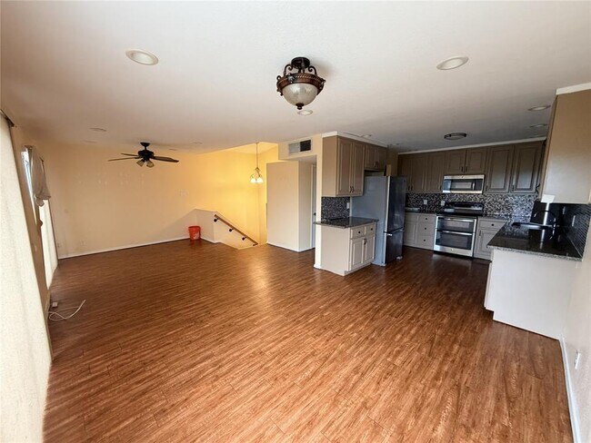 Building Photo - 1008 Clayton Nolen Dr