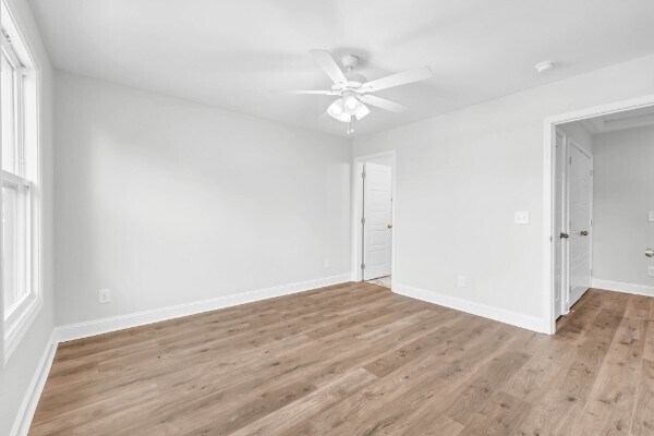 Building Photo - 204 W Point Dr