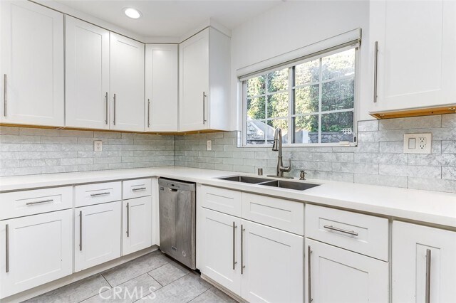 Building Photo - 4225 Dundee Dr