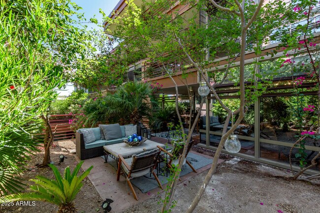 Building Photo - 7117 E Rancho Vista Dr