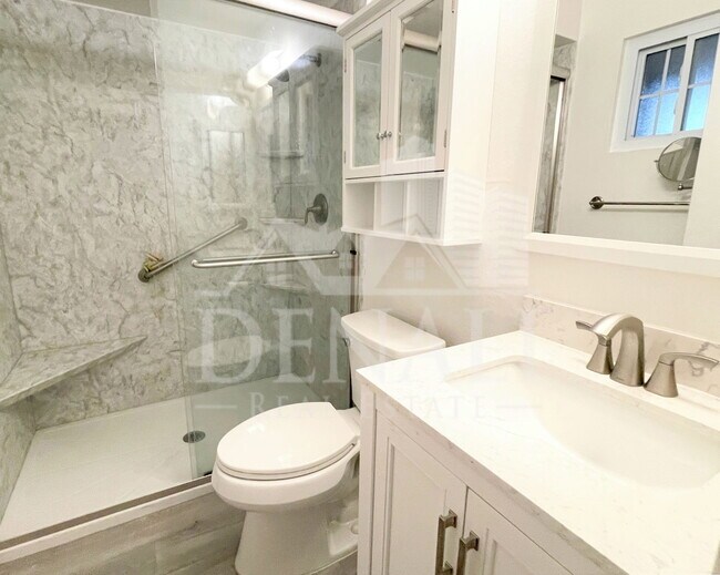 Building Photo - 3033 S Longmore