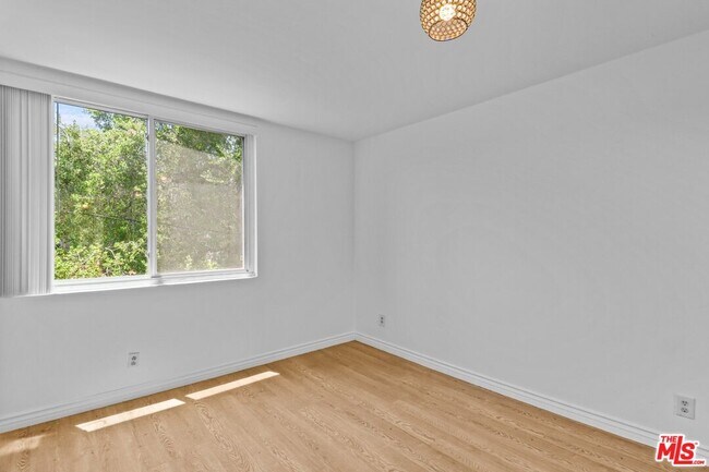 Building Photo - 4610 Densmore Ave