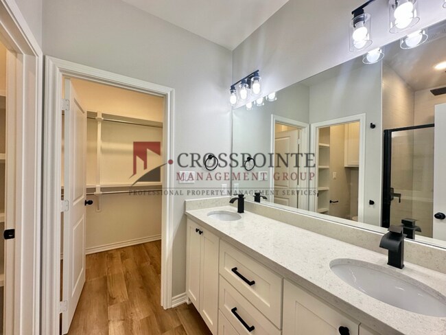 Building Photo - 2408 Henshaw Crk Dr