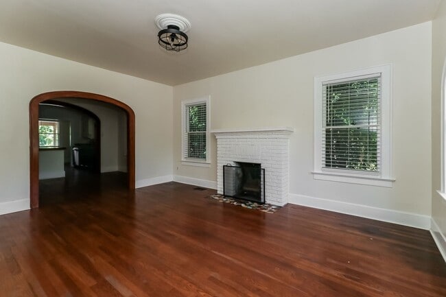 Building Photo - Rare opportunity!