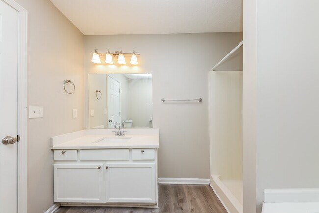 Building Photo - 2740 Owens Dr