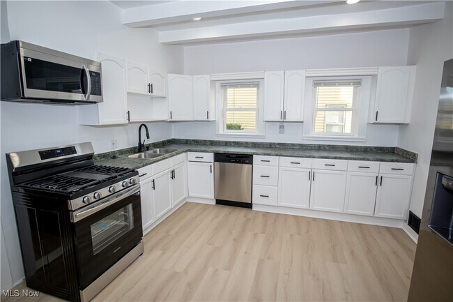 Building Photo - 12412 Sprecher Ave