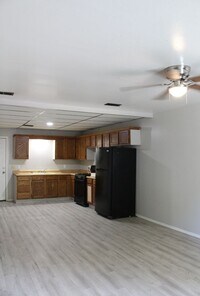 Building Photo - 912 BallPark Rd