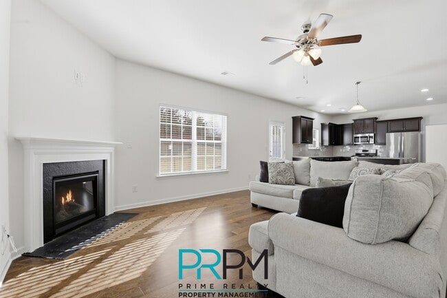 Building Photo - 413 Graypointe Dr