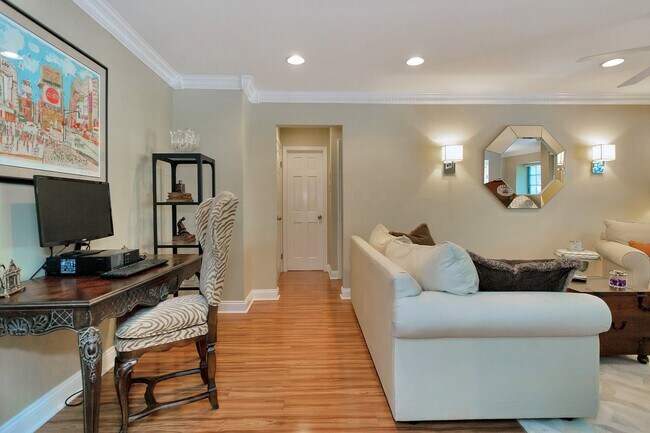 Building Photo - 24 Foxwood Cir