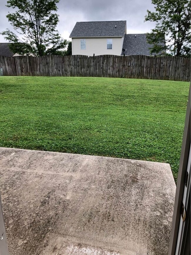 Building Photo - 708 Chatham Ct