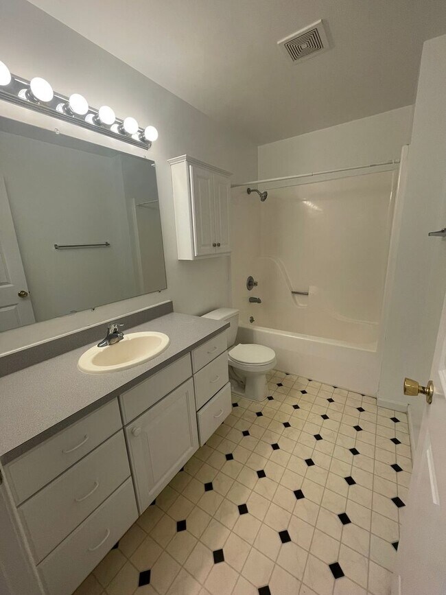 Building Photo - 230/232 Brookridge Ct.