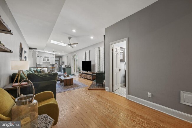 Building Photo - 709 S Bond St