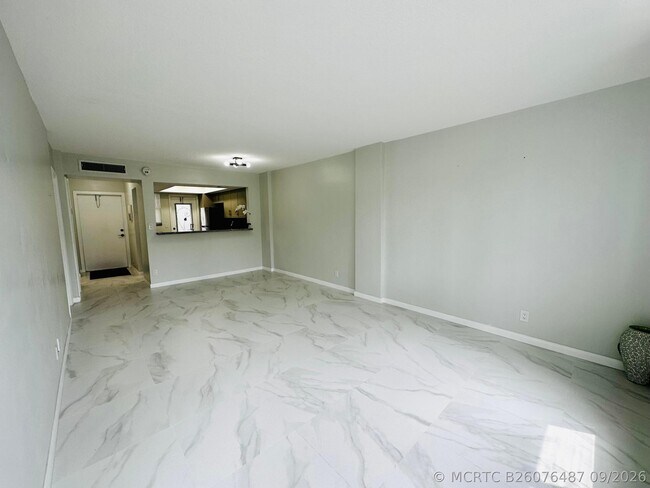 Building Photo - 1333 E Hallandale Beach Blvd