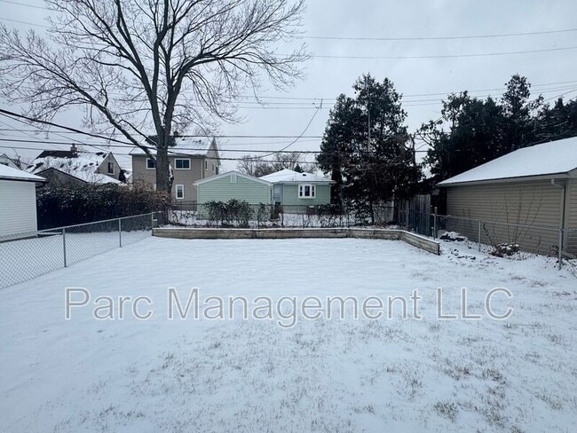 Building Photo - 3565 Phillips Ave