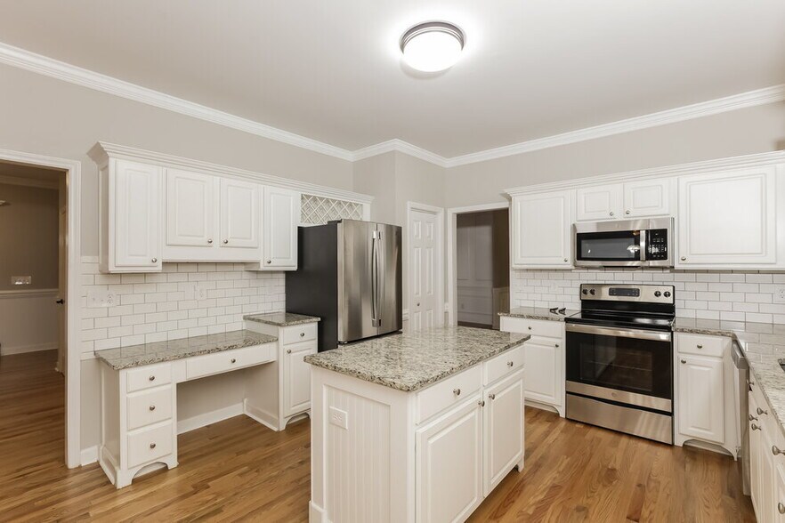 Building Photo - 3617 Dewing Dr