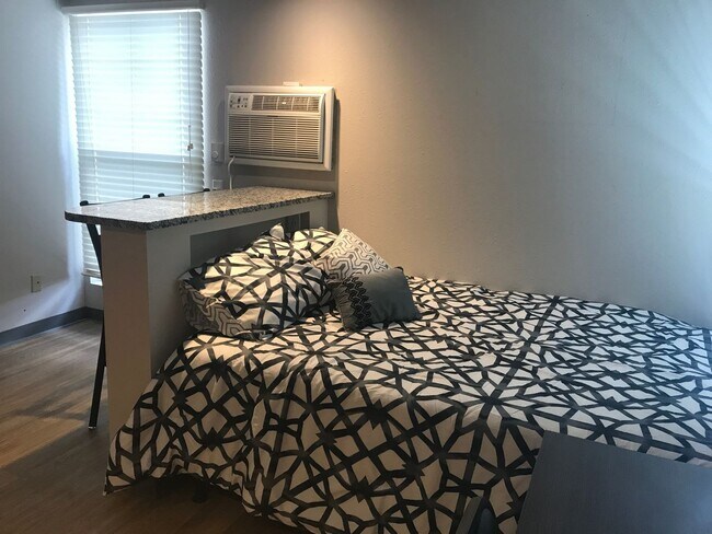 Interior Photo - 306 E Clark