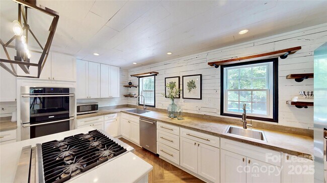 Building Photo - 5229 Mt Holly-Huntersville Rd