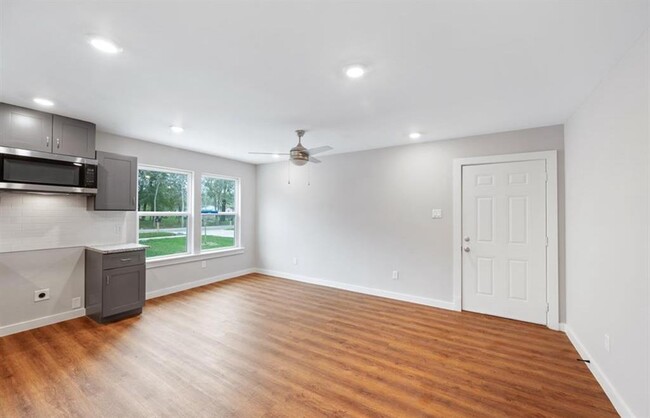 Building Photo - 8715 Bertwood St