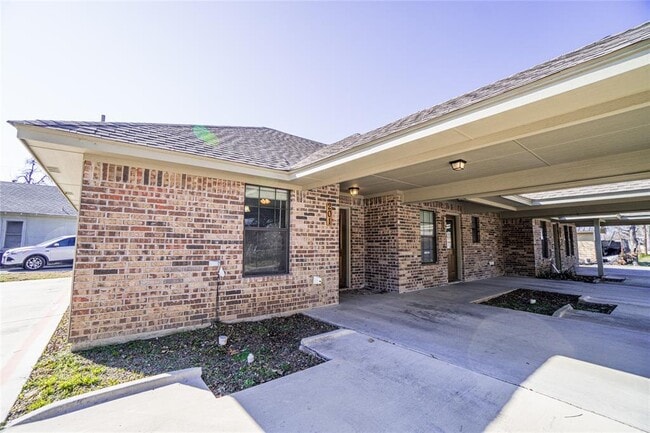 Building Photo - 663 West Tarleton-