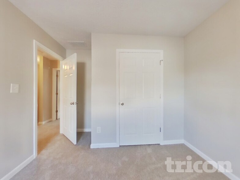 Building Photo - 2010 Redwood Trace