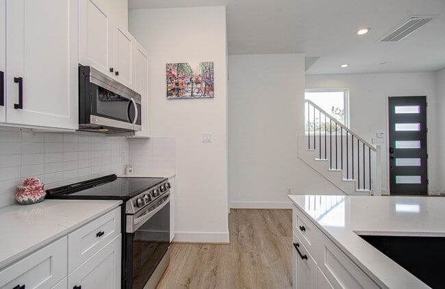 Building Photo - 203 Danna Ln