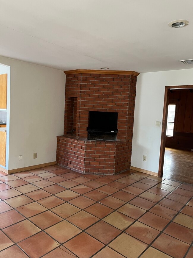 Built in BBQ - 4549 Vista del Monte Ave