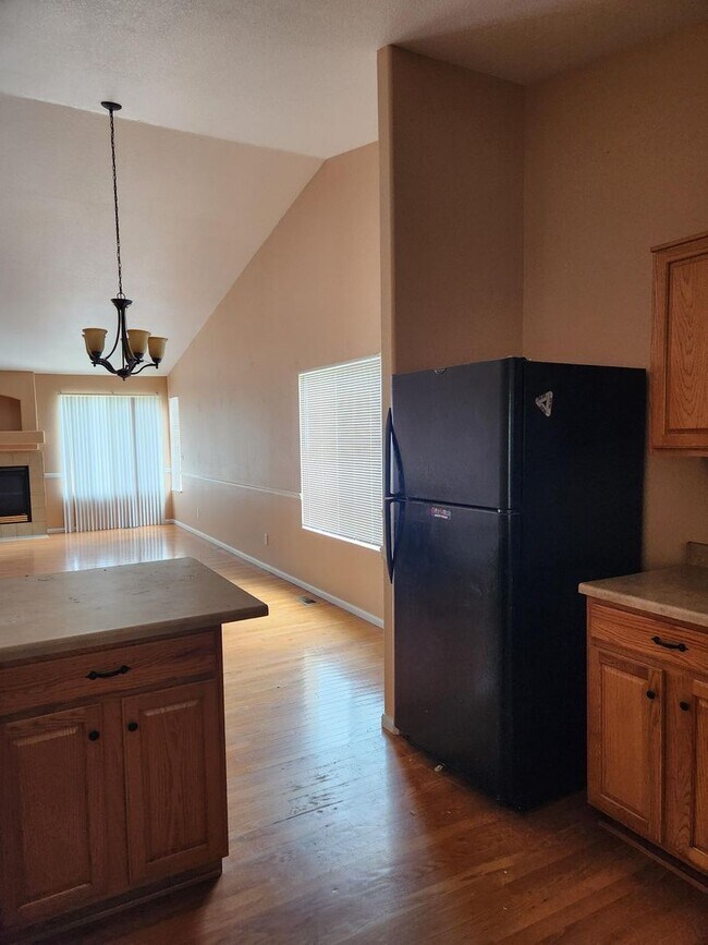 Building Photo - 3 Bedroom 2 full bathrooms in Brighton