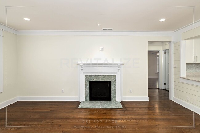 Building Photo - Gorgeous Spring Hill Home!
