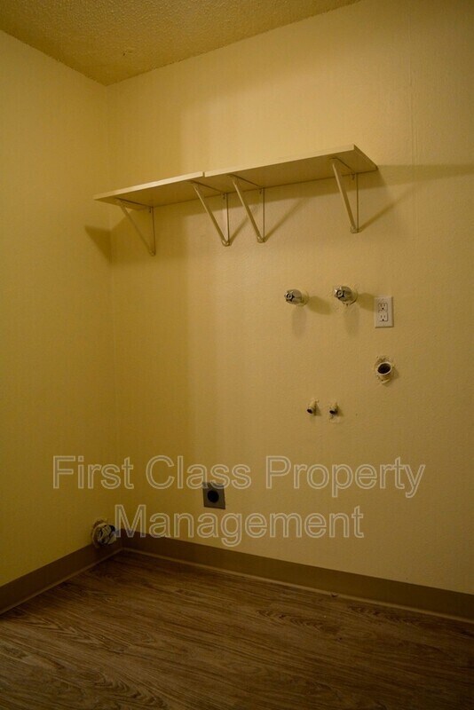 Building Photo - 1673 Dollar St