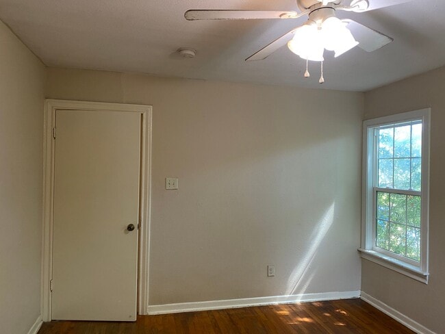 Building Photo - 450 Overhill Dr