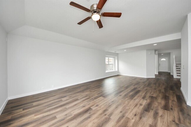 Building Photo - 2703 Edgewick Elm St