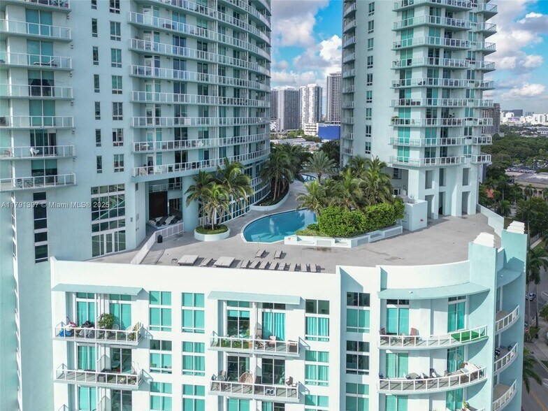 Building Photo - 1900 N Bayshore Dr
