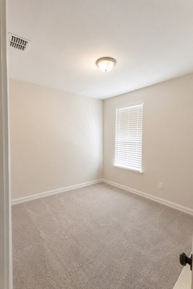 Building Photo - Spacious Home In Mansfield School District Ready For Move-In